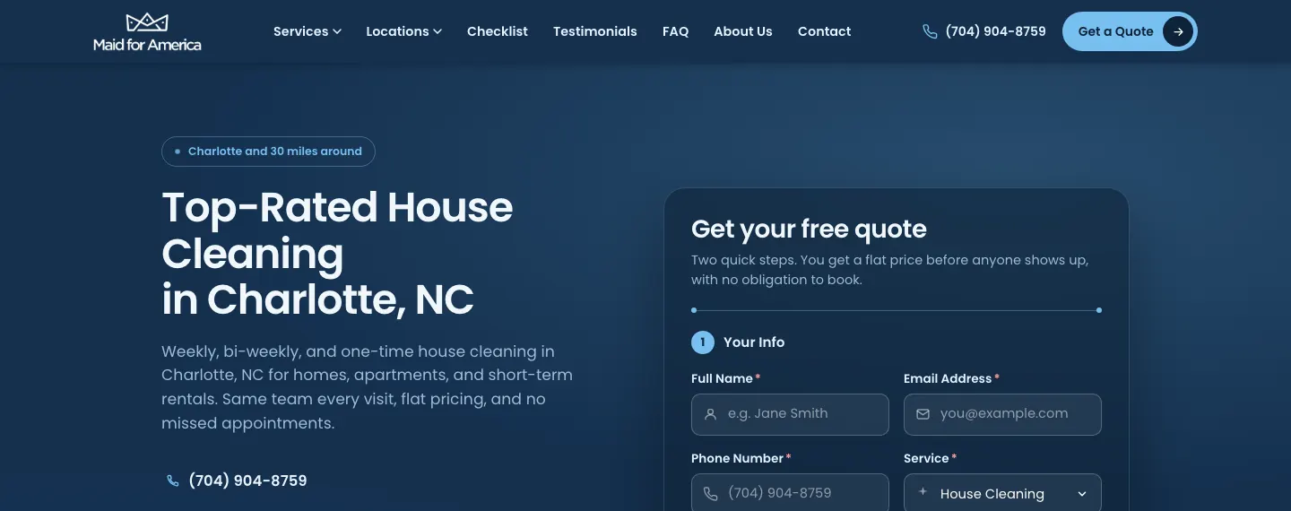 Print da página inicial do site da Maid for America no computador: título sobre limpeza de casas em Charlotte e formulário de orçamento ao lado.